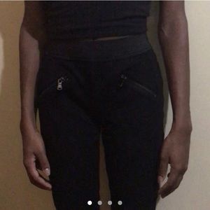 Black pants with lined details 🖤